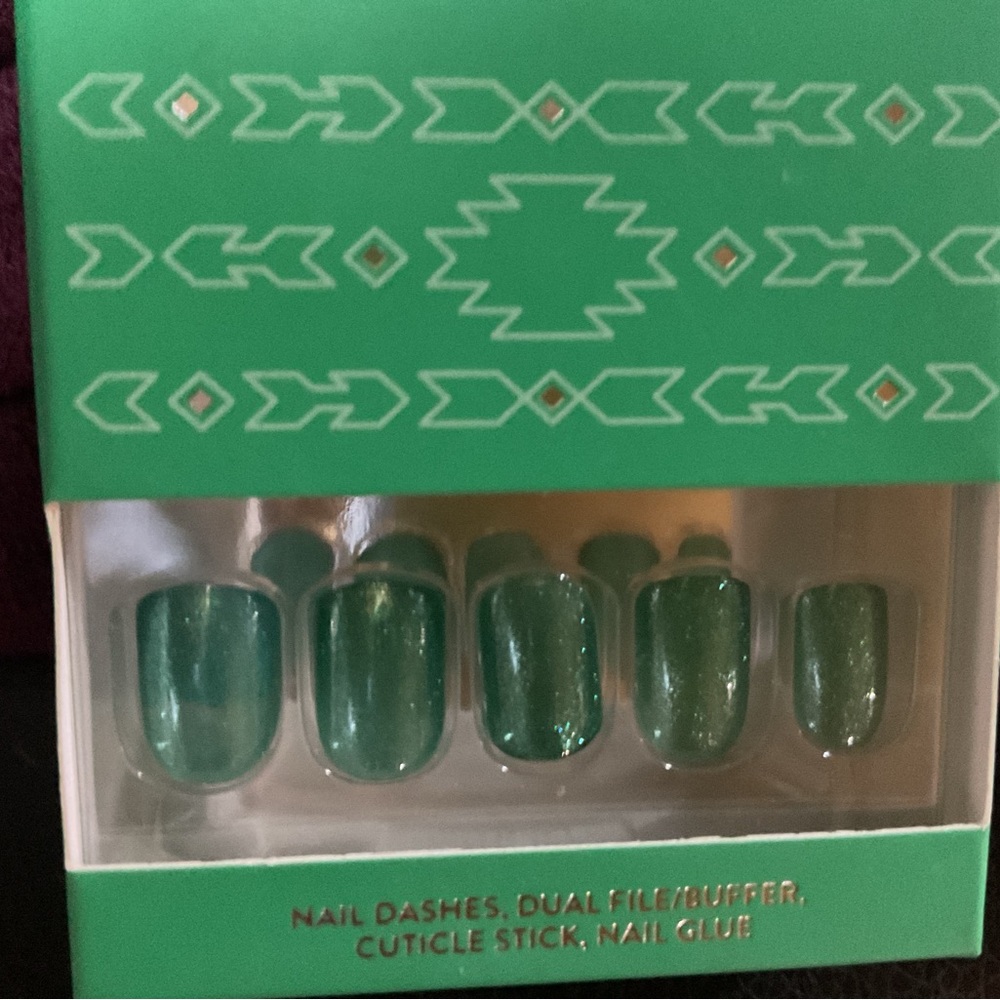 Vibrant Green Press-On Nails